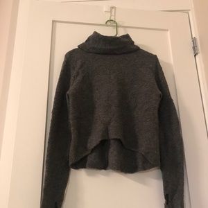 ✨5 for $30✨ H&M mockneck sweater with thumb holes